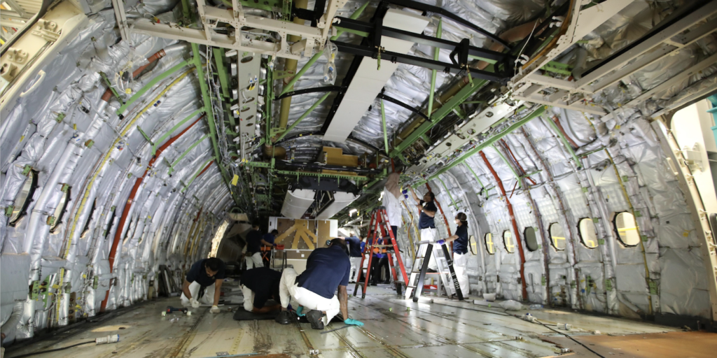 Watch Emirates reconfigure a Boeing 777-200LR in two minutes - Aircraft ...