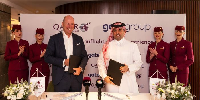 Gategroup CEO Christoph Schmitz signing the deal with Mohammed Al-Meer, Qatar Airways' group chief executive